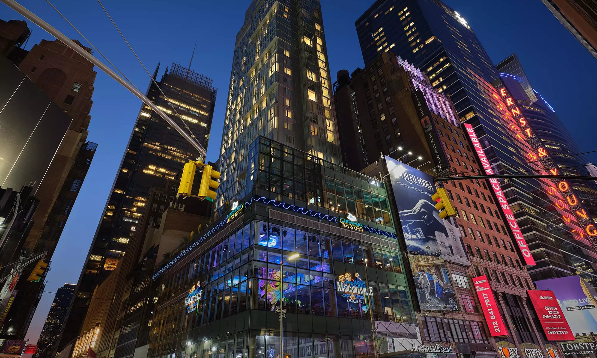 Resort in Midtown Manhattan with Rooftop Pool