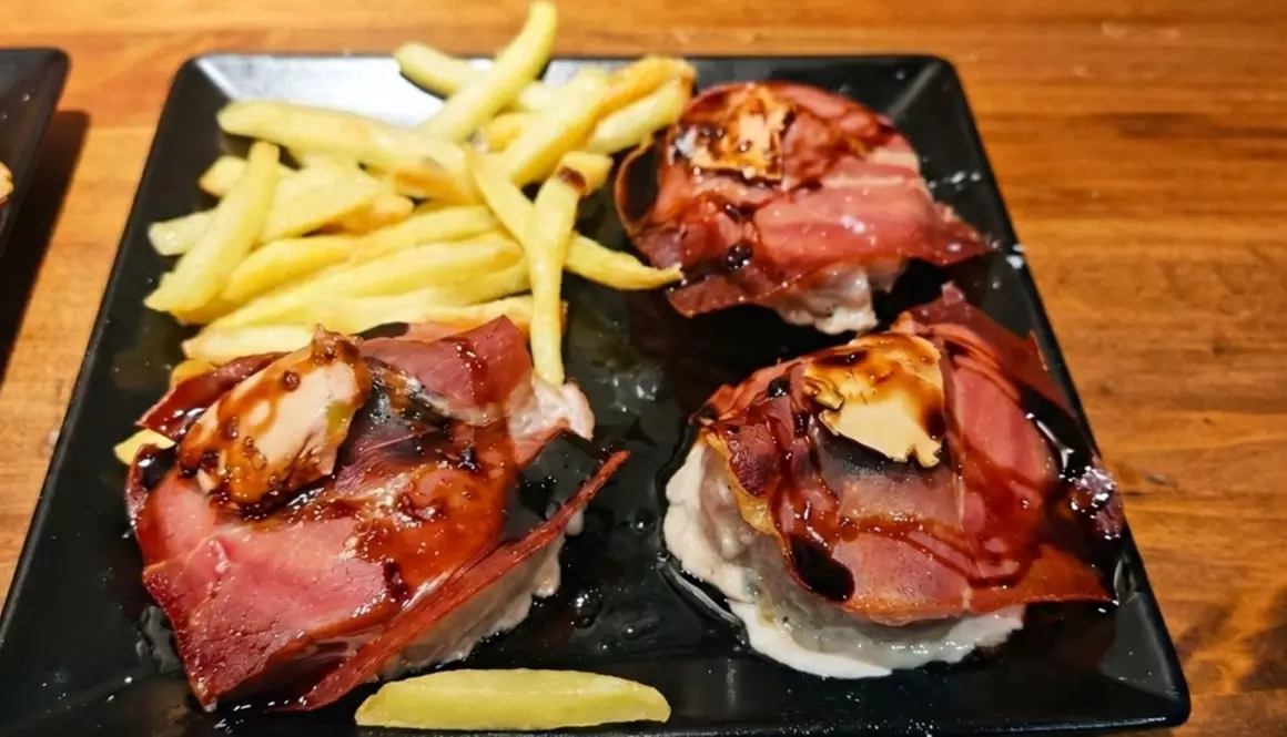 Menú familiar para 2, 3 o 4 personas con postre, café y agua