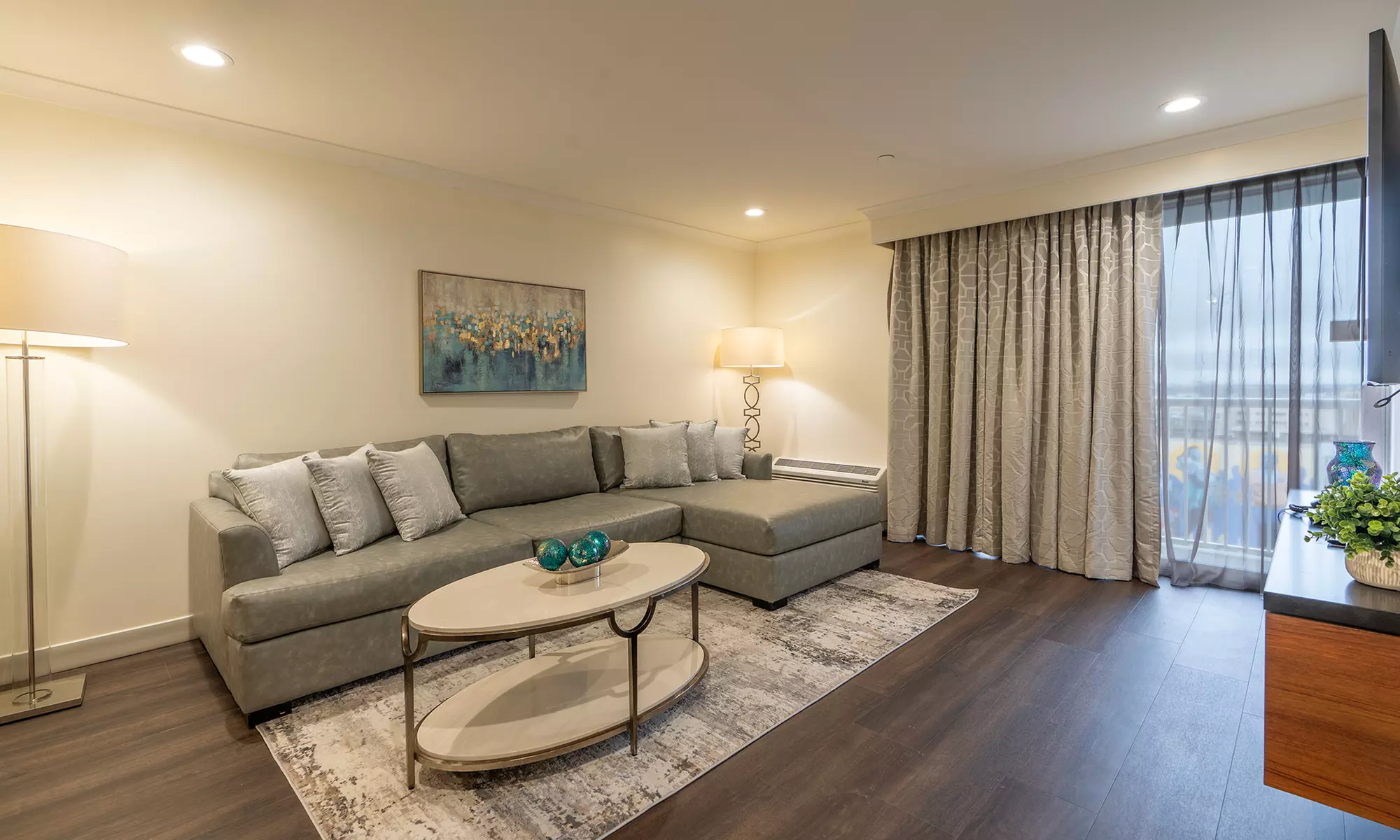 Member Pricing: Budget Hotel in Central NOLA with Rooftop Pool 