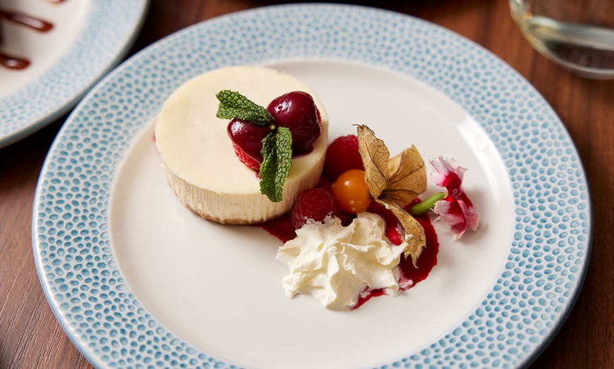 Image 10: 2 Course Bottomless Brunch with Free-Flowing Prosecco, and House Wine