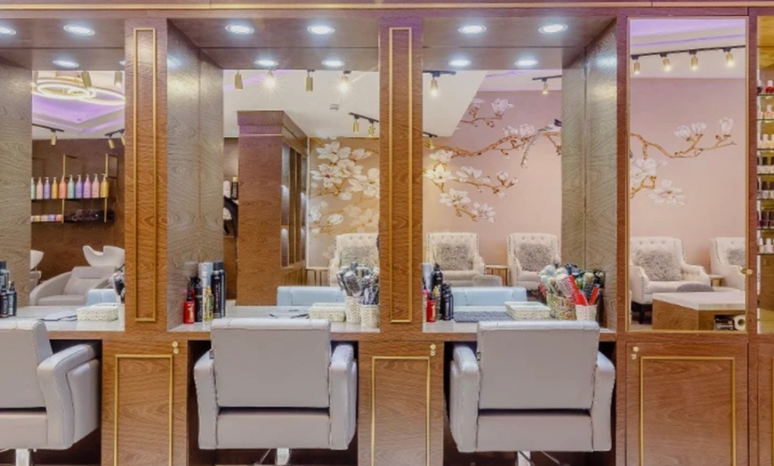 Image 6: Wash, Cut & Blow Dry w/w/o Full Head Colour