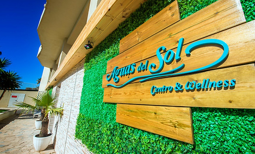 Image 2: Limpieza facial con microdermoabrasión, masaje y opción a extras