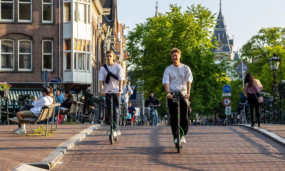 Amsterdam per elektrische step: 1 of 3 uur of een hele dag