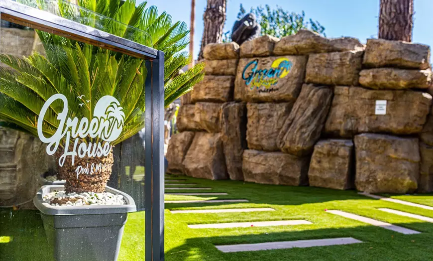 Image 2: Acceso a beach club con música y consumición para 1, 2 o 4 personas