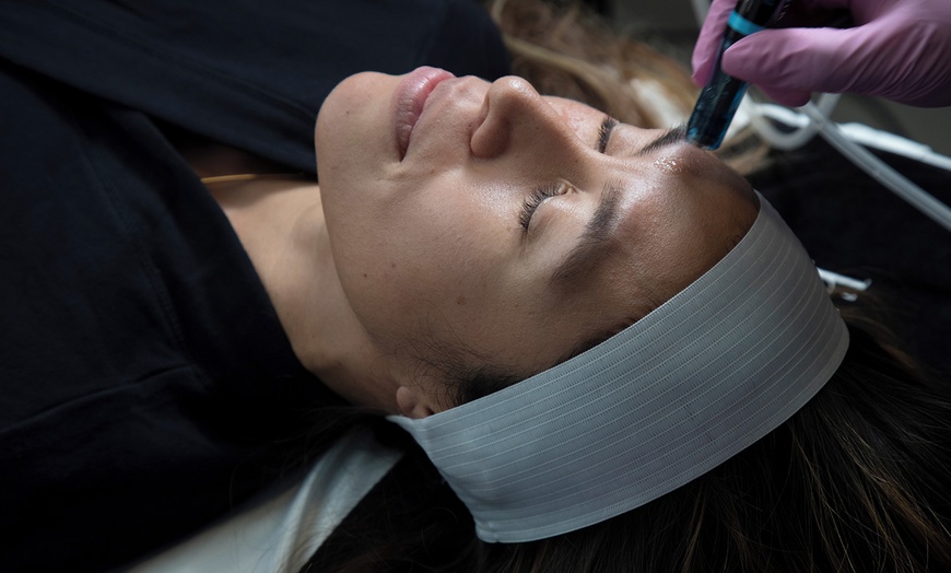 Image 1: Signature- oder Boost-Hydrogen-Behandlung für 1 Person