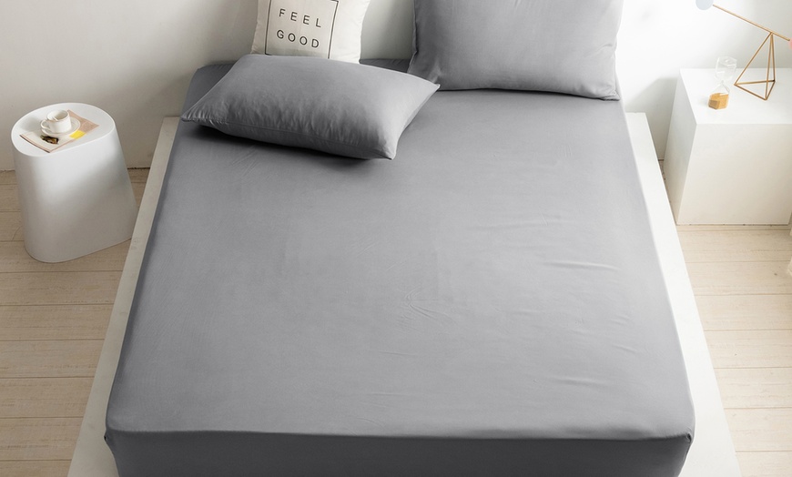 Image 19: Comfortable, Breathable 25cm Fitted Sheets