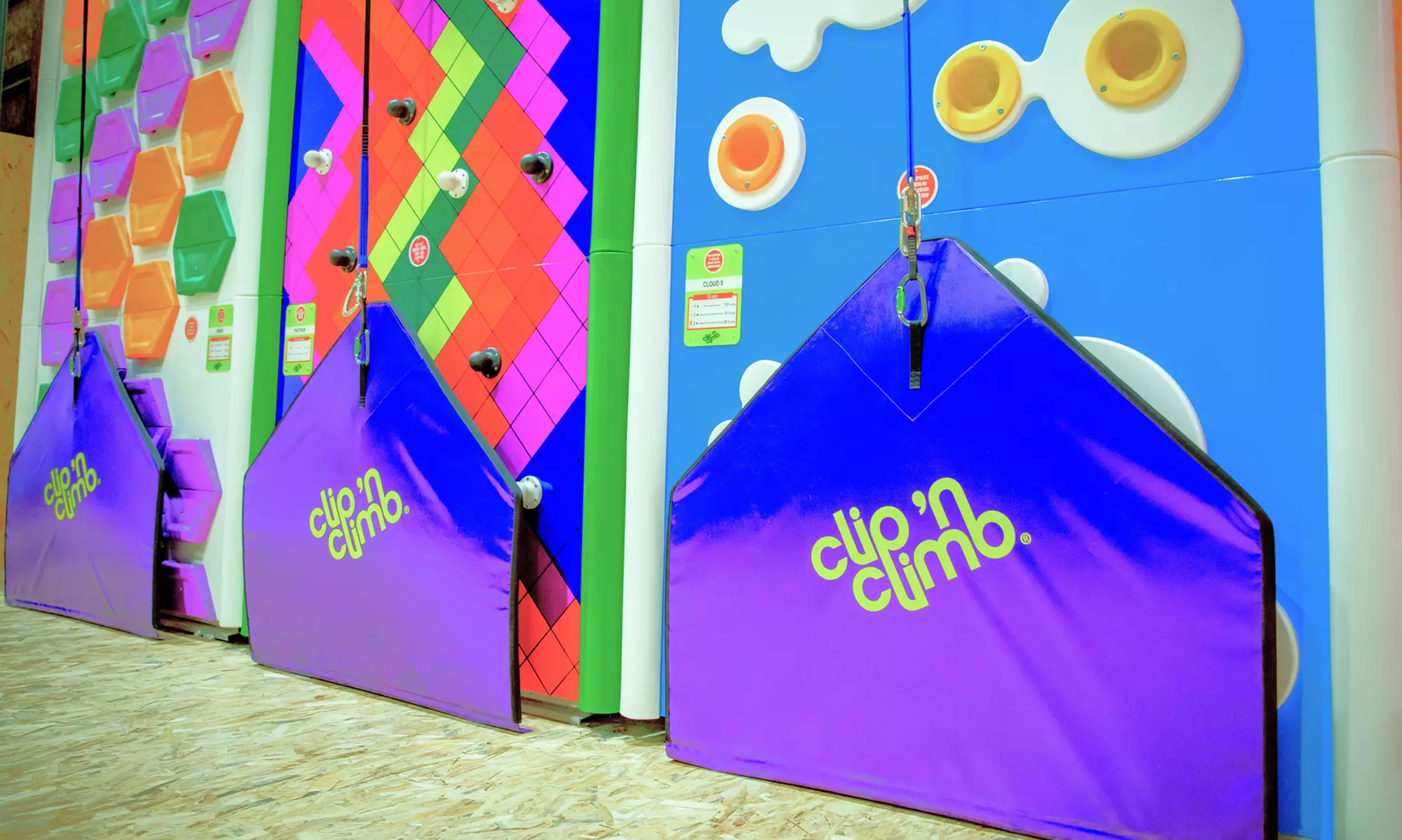 Acceso de 1 h a camas elásticas o escalada lúdica en C.C. Thader