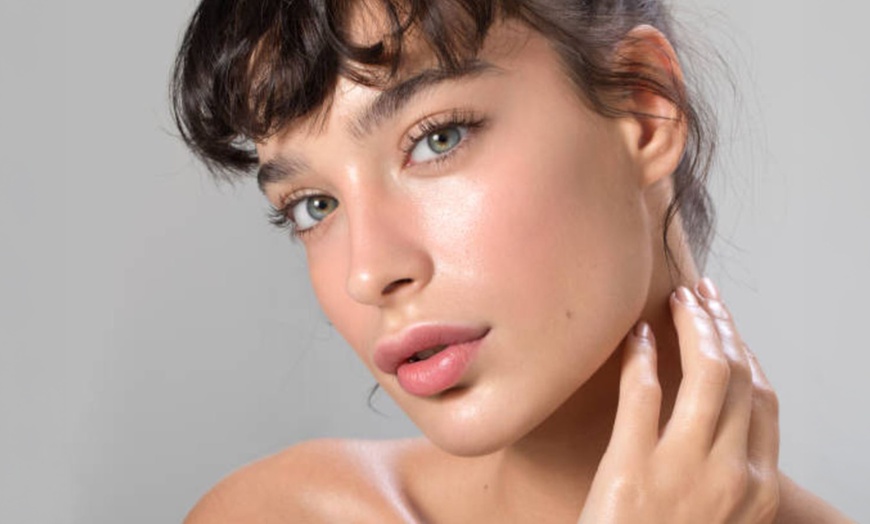 Image 5: 1 o 3 sesiones de tratamiento láser para manchas y acné