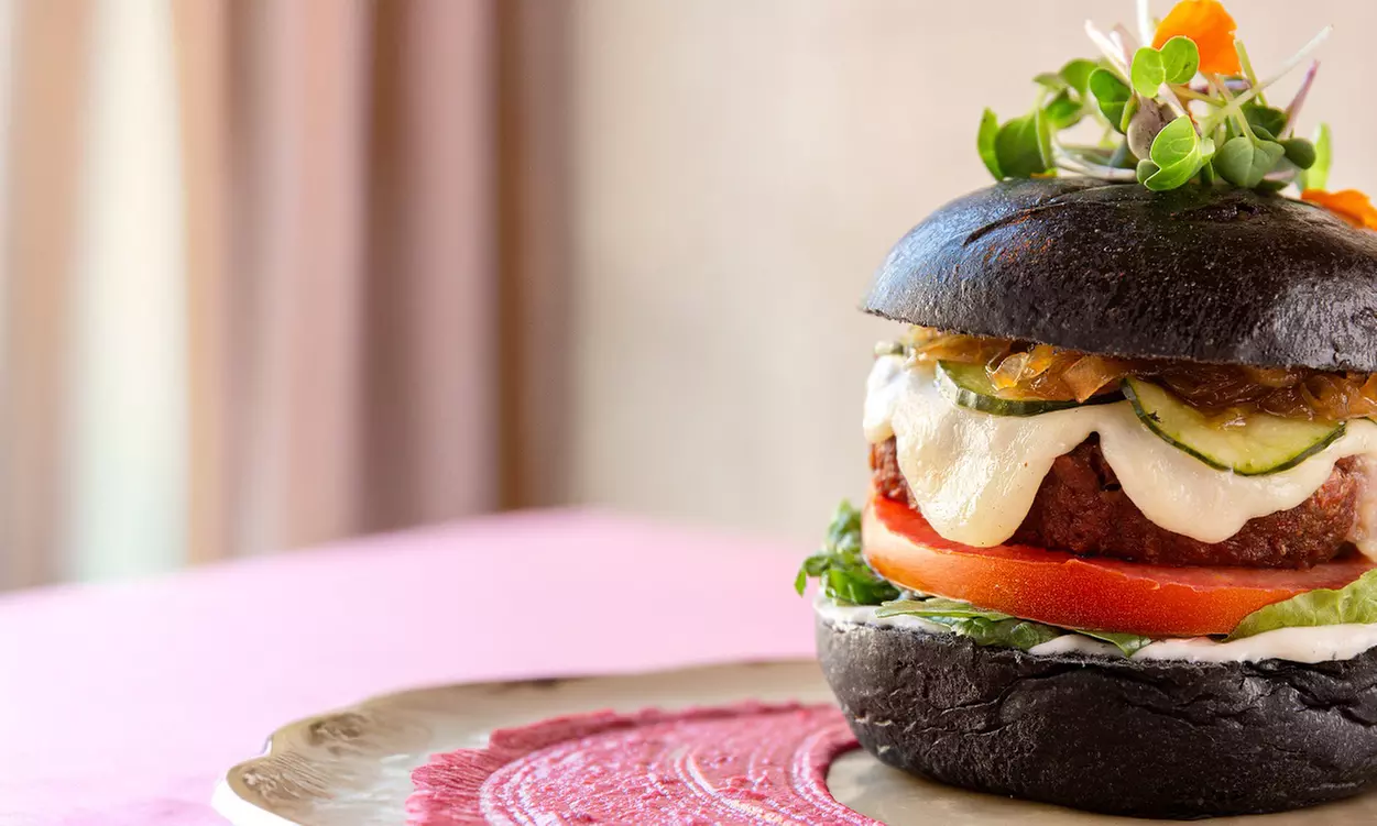 Menú vegetariano creativo en Superchulo para 2 o 4 con bebida y postre