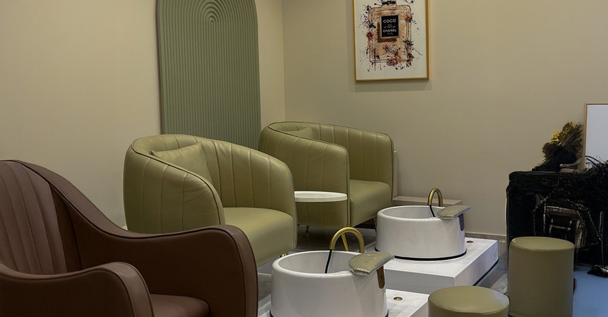 Hair Wash & Blow Dry With Optional Hair Cut, Root Touch Up, And More Hair Wash & Blow Dry With Optional Hair Cut, Root Touch Up, And More
