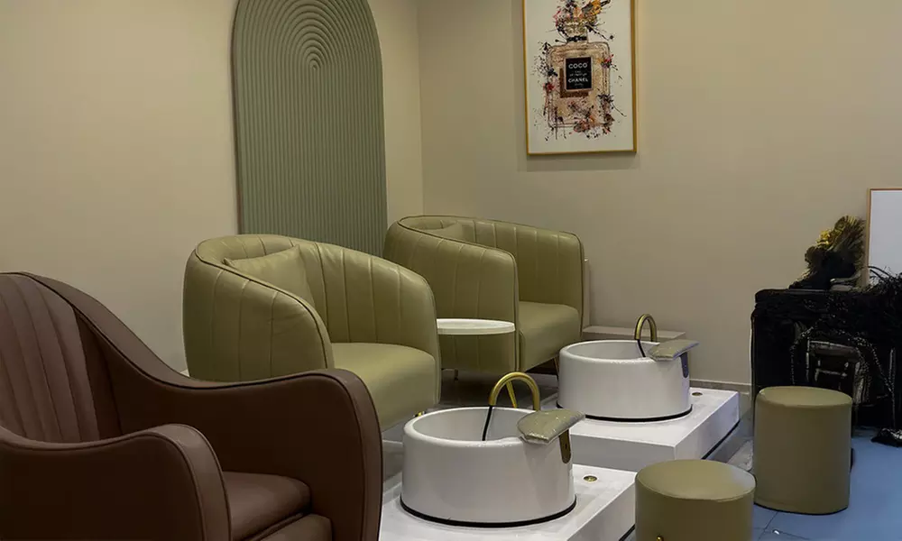 Full Set Eyelash Extension or Eyelash Lamination