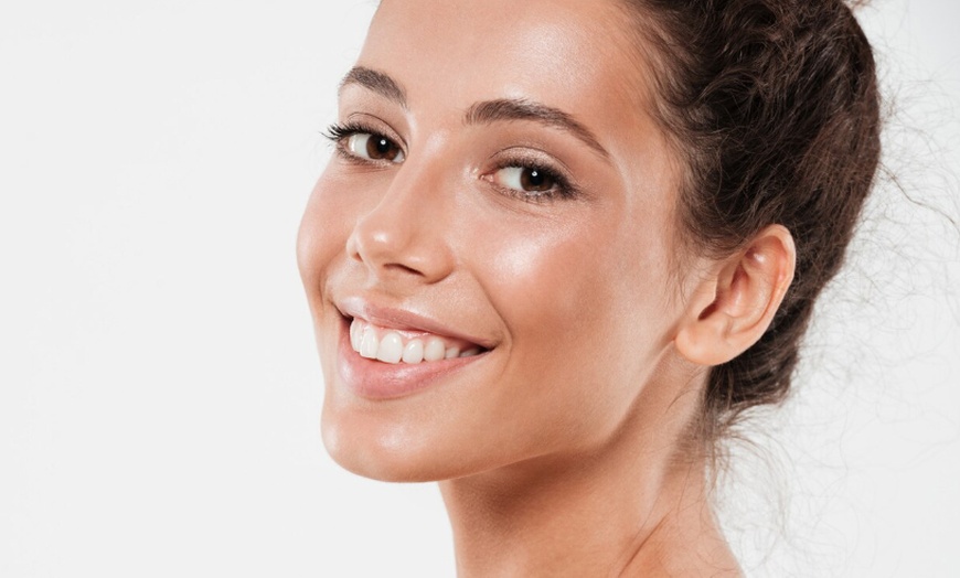 Image 1: Limpieza facial con peeling para manchas, acné o rejuvenecimiento