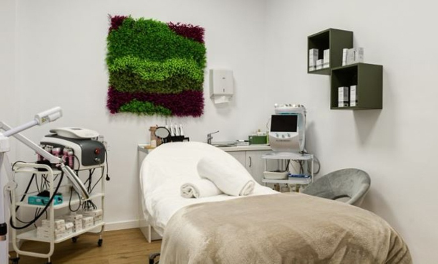 Image 2: Higiene facial profunda con opción de ultrasonido para piel renovada 