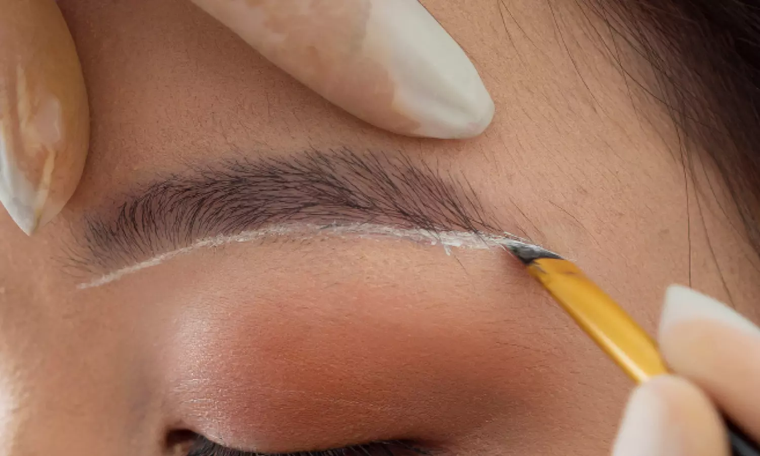 Eyebrow Wax, Sculpt and Tint at Miami Kiss