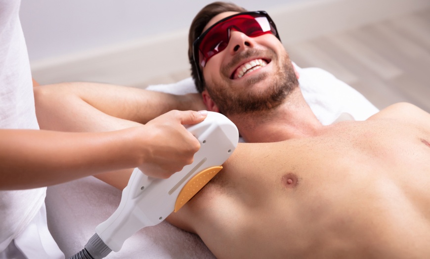 Image 2: ¡Bye, bye, pelitos! Depilación con láser de diodo Sapphire para 1