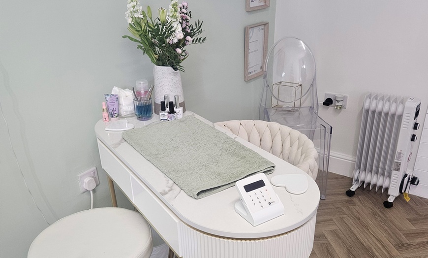 Image 7: 30 or 60-Min Pamper Packages - Back Scrub, Massage & Facial