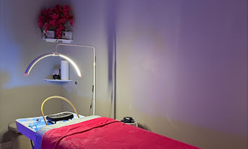 Image 6: Relax with a 45, 75, or 90-Minute Japanese Head Spa Treatment