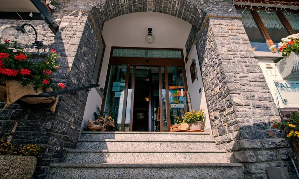 Bergamo: camera matrimoniale con colazione, cena e Spa privata