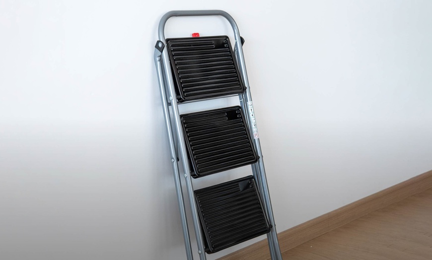 Image 7: Scala pieghevole in metallo