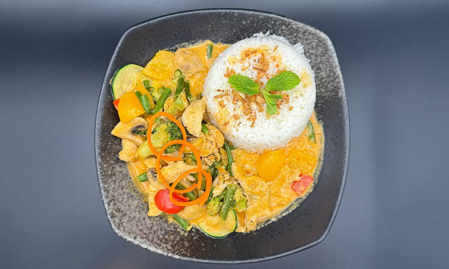 Vietnamesisches Hauptgericht nach Wahl & Bubble Tea