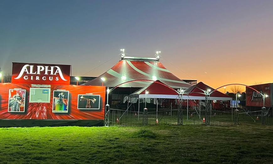 Image 9: Entrada a elegir para "Alpha Circus: El circo de la Navidad" en Madrid