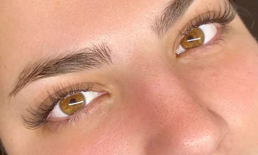 Image 1: Visagismo de cejas con opción a laminado y lifting y tinte de pestañas