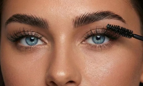 Depilación y diseño de cejas con laminado