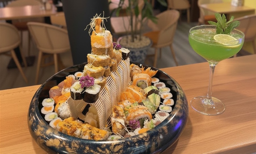 Image 2: Sushi-Genuss im Großformat: XXL Sushi Platte für 2 oder 4 Personen