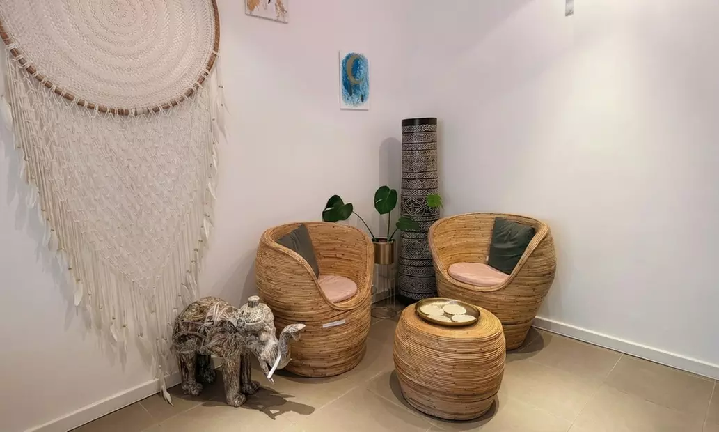 Sourcils rehaussés et cils courbés chez Les Reines de Beauté