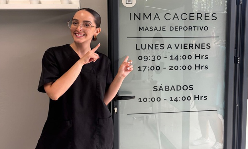 Image 2: Masaje de 50 minutos para sobrecarga muscular, contracturas o lesiones