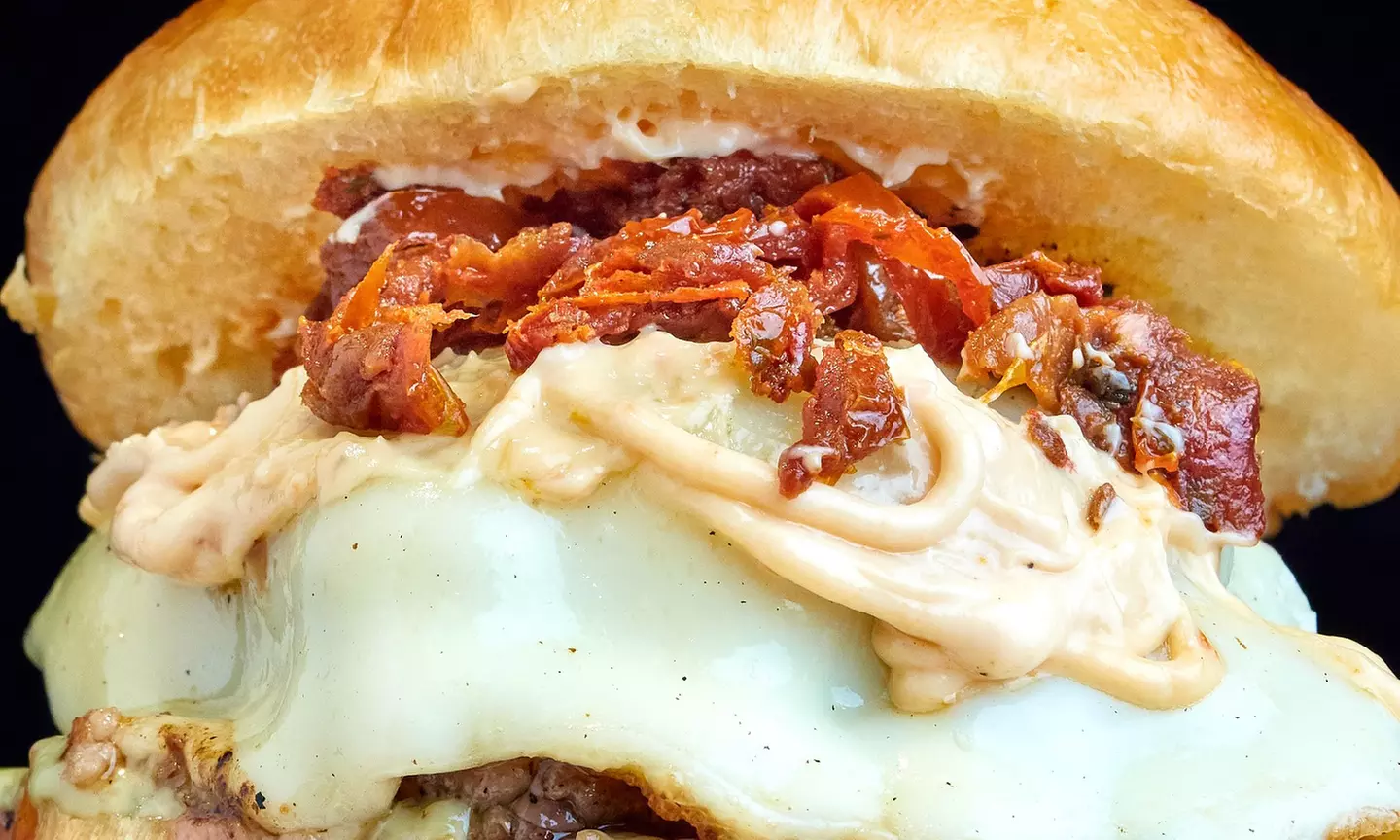 Menú de burgers a elegir con bebida, entrante y postre opcionales