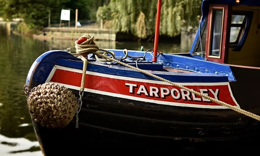 Image 3: Explore Christmas Canal Cruise with Drinks & Mince Pies for up to 12