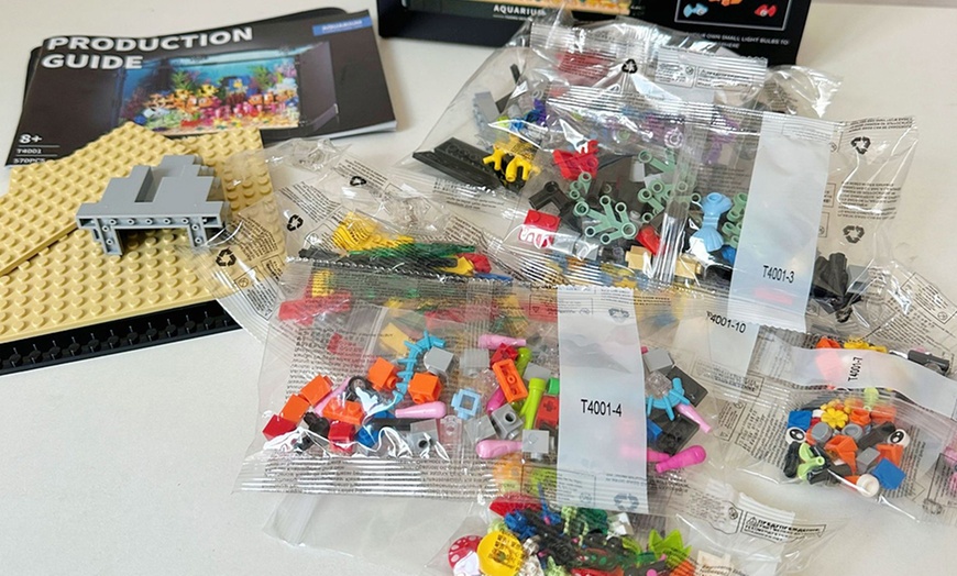 Image 18: Aquarium Building Block Kit with Night Lights - 570 Pieces