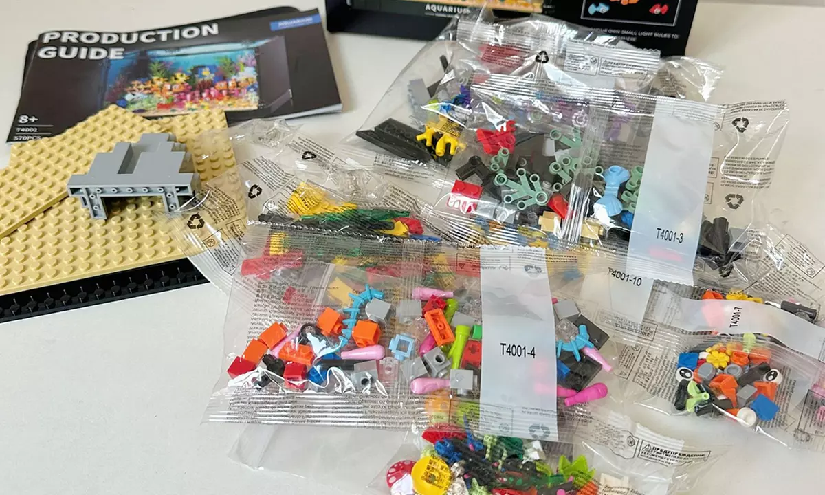 Aquarium Building Block Kit with Night Lights - 570 Pieces