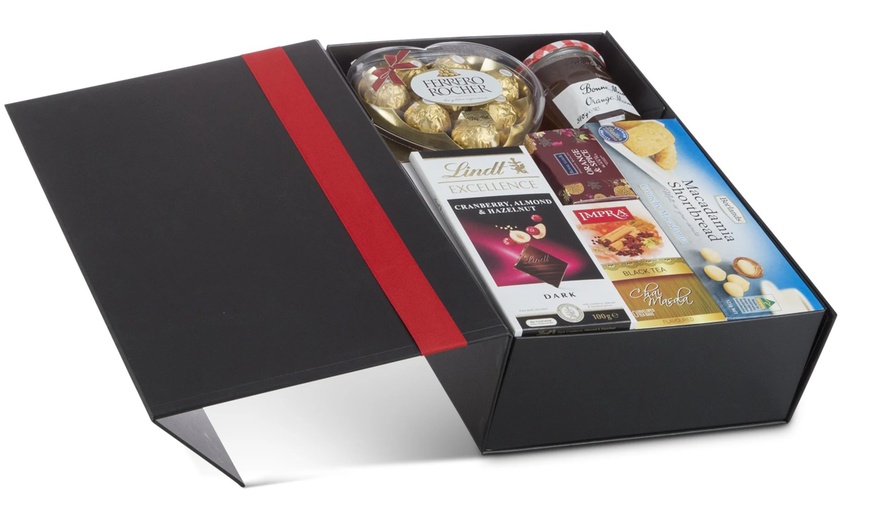 Image 2: Forget the Guesswork! Get the Perfect Tea or Wine Gift Hamper!