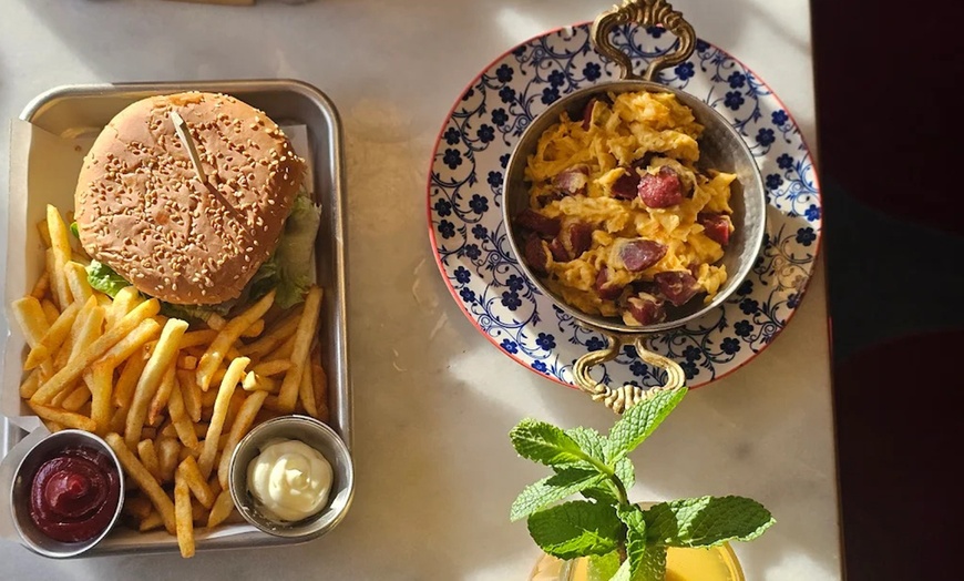Image 2: Köstliche Burger nach Wahl inklusive Pommes frites für 1-4 Personen