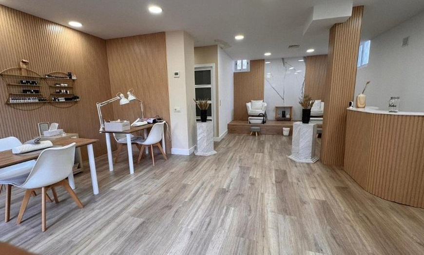 Image 4: 1 o 3 sesiones de manicura y/o pedicura normal o semipermanente