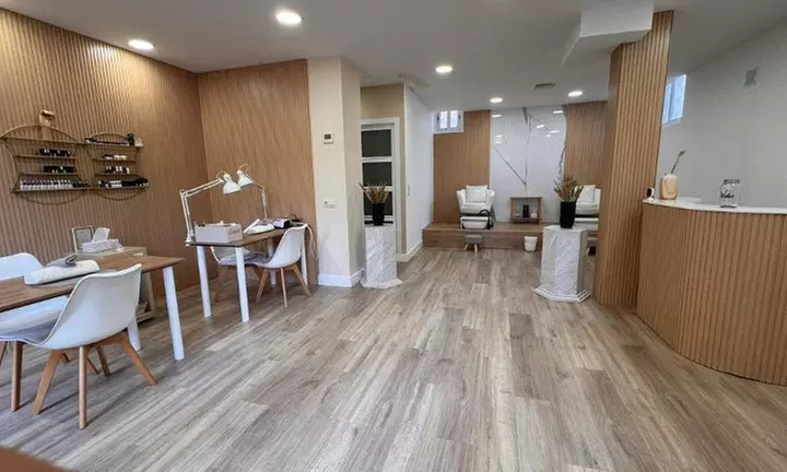 1 o 3 sesiones de manicura y/o pedicura normal o semipermanente