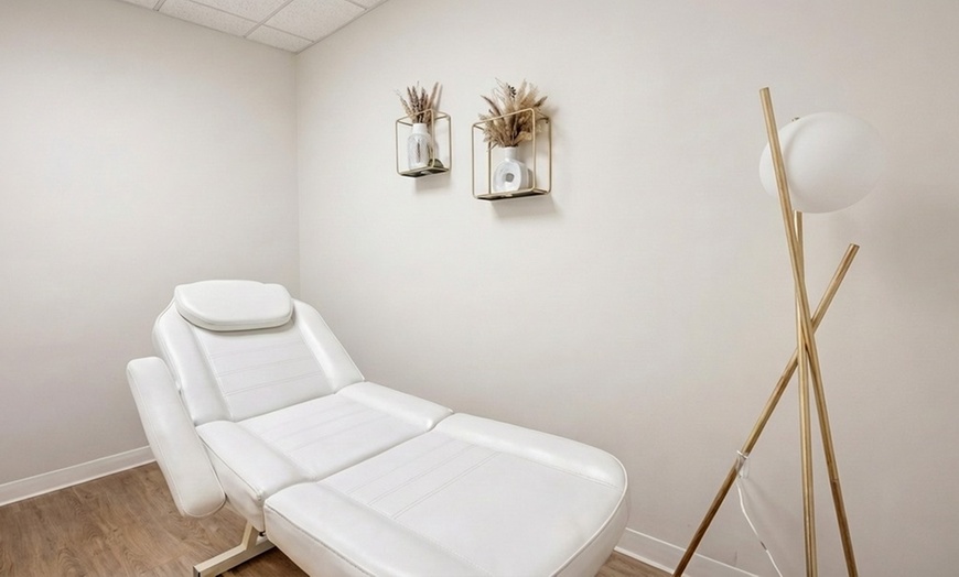 Image 2: 20 or 40 Unit Botox Treatments for Smoother Looking Skin