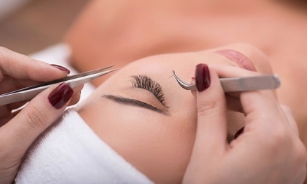 Full Set of hybrid lash extensions - the beauty company