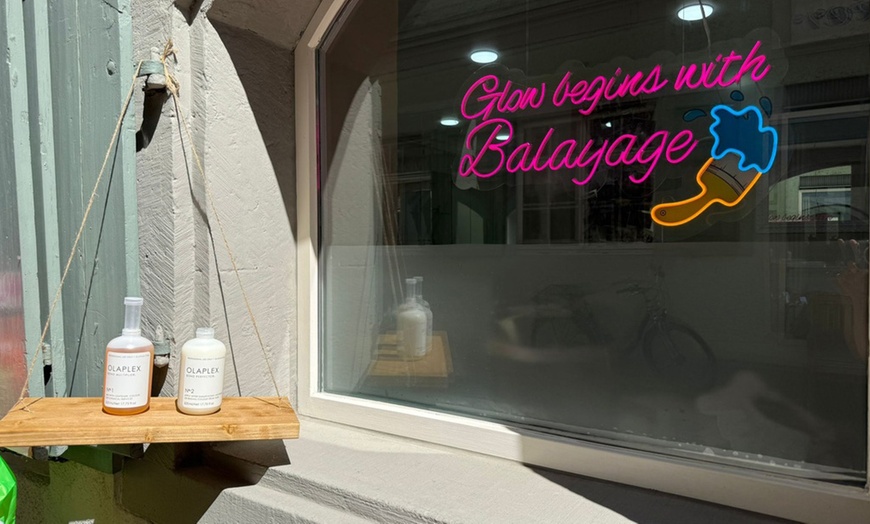 Image 3: Tiefenwirksame Olaplex-Behandlung inkl. Waschen & Föhnen 
