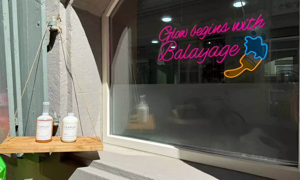 Tiefenwirksame Olaplex-Behandlung inkl. Waschen & Föhnen