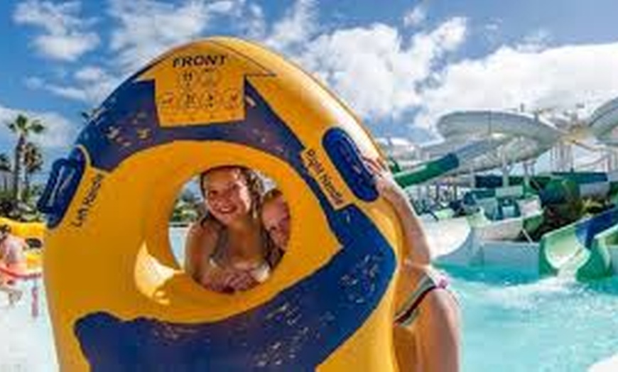 Image 26: Entrada para niño o adulto a parque acuático Aqualava en Lanzarote