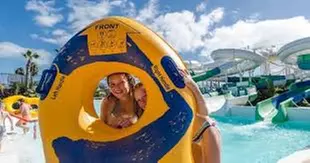 Entrada para niño o adulto a parque acuático Aqualava en Lanzarote