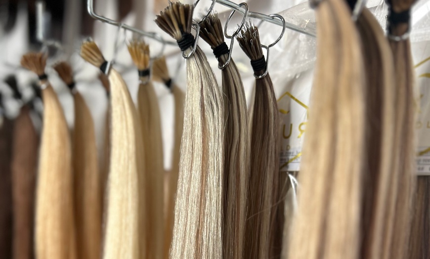 Image 1: Stralend langer haar dankzij nanoring extensions