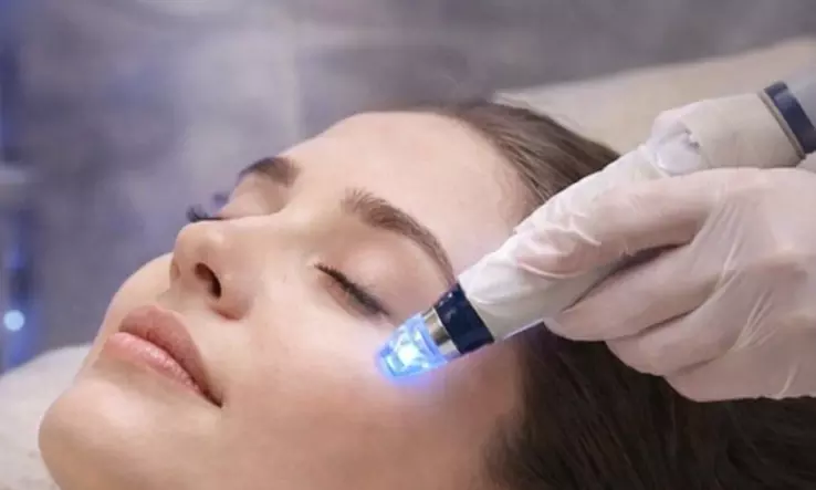 Hidrolimpieza facial avanzada 8 pasos con mascarilla LED, exfoliación, extracción y oxigenación hasta 56% menos - Primary Image