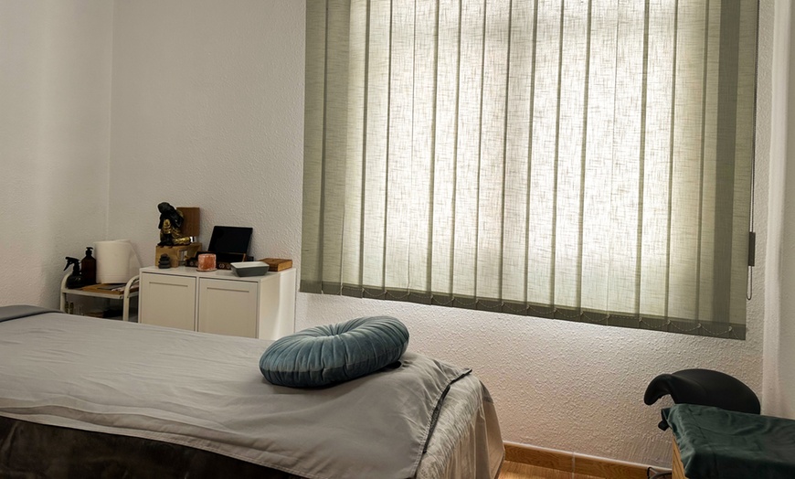 Image 2: Lifting y tinte de pestañas con opción a servicios de cejas para 1 