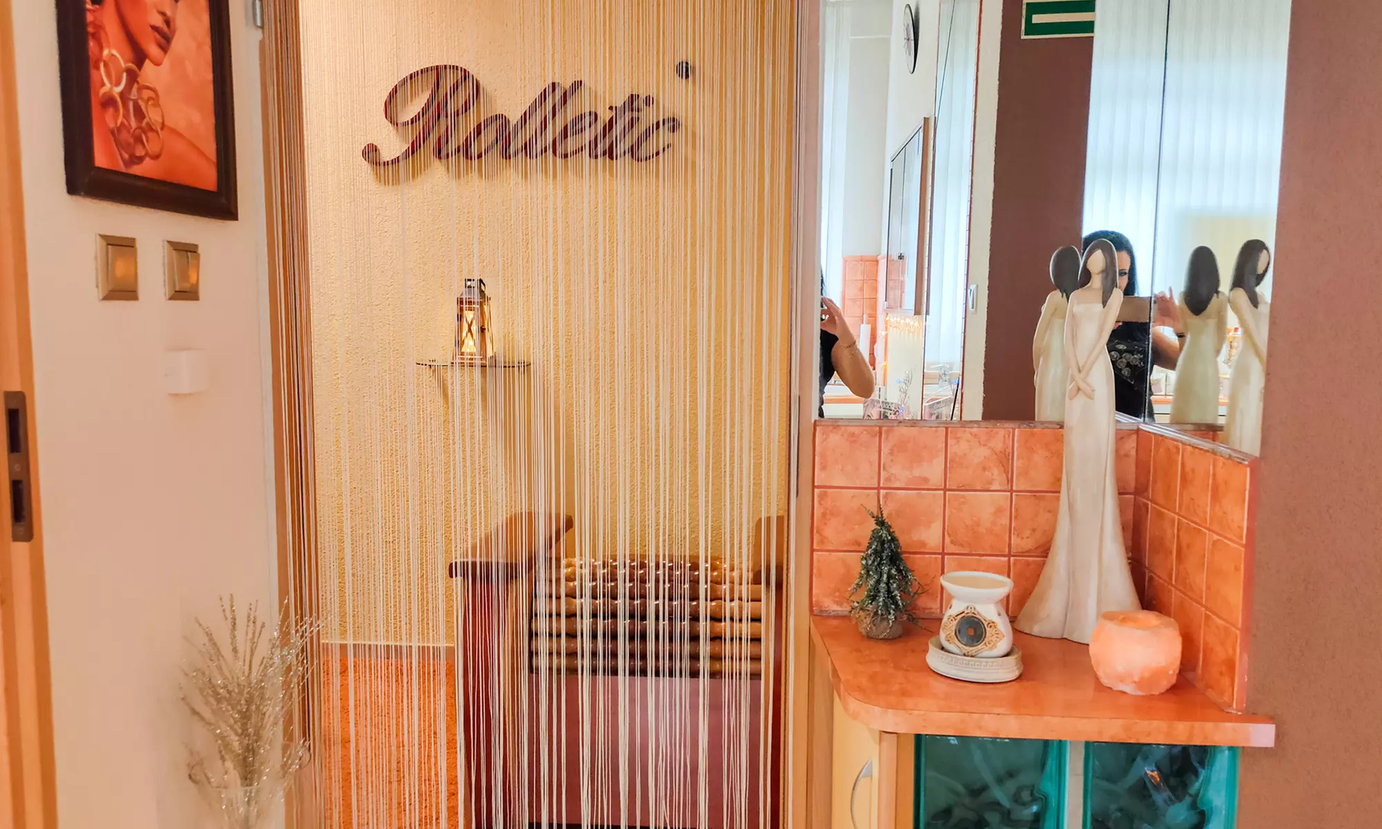 Masaż twarzy, szyi i dekoltu z peelingiem oraz maską kremową w salonie kosmetycznym URODA Joanna Mader (do -25%) - Second Medium