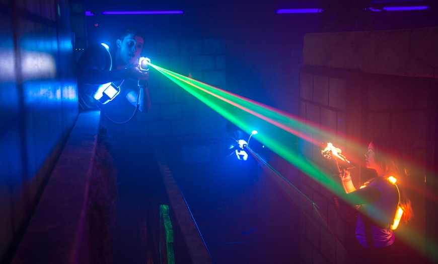 Image 11: 2 oder 4 Runden LaserTag inkl. Ausrüstung für 2 - 6 Personen 