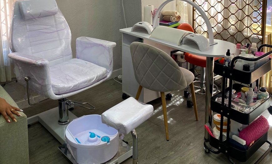 Image 2: Sesión de masaje relajante o con piedra volcánicas 